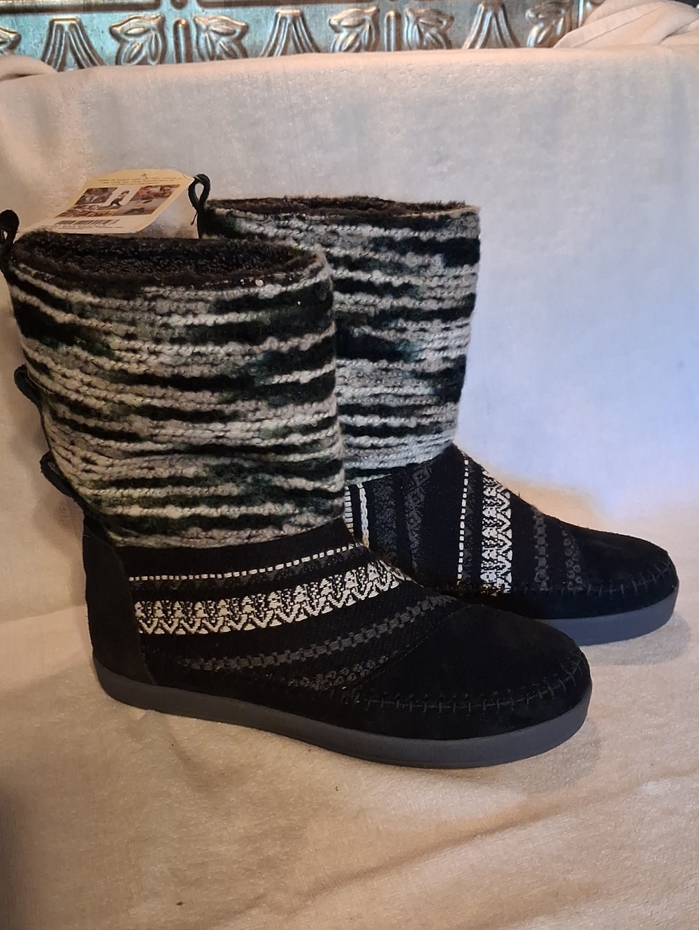 Toms Black & Gray Knit Winter Boots with Patterned Shaft Size 7